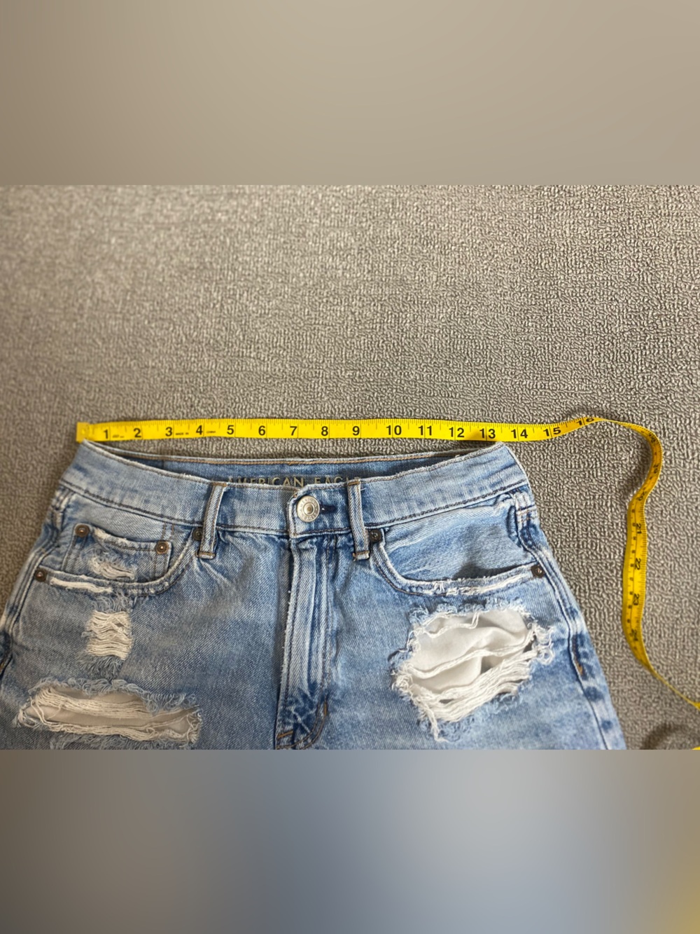 American Eagle 90โs Boyfriend Distressed Denim Shorts 6โ Inseam - Picture 6 of 7